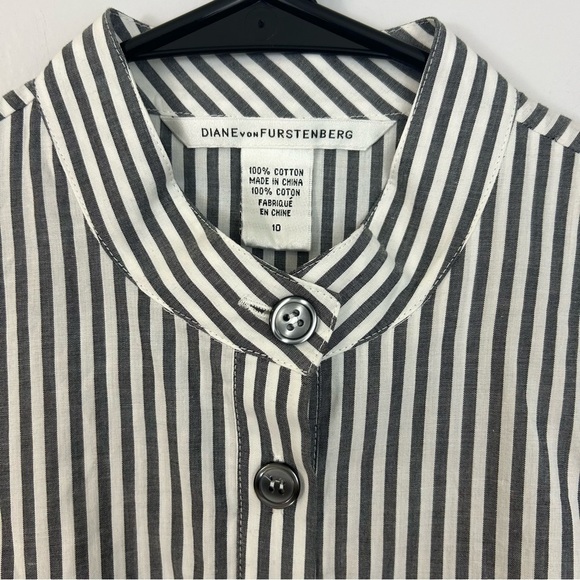 DVF Grey/White Striped Button Down Top w/ Flounce Sleeves Size 10 - Picture 3 of 10